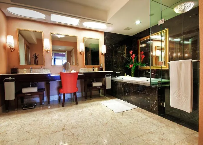 Hotel Maxims Hotel 5*