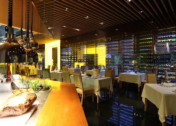 Maxims Hotel